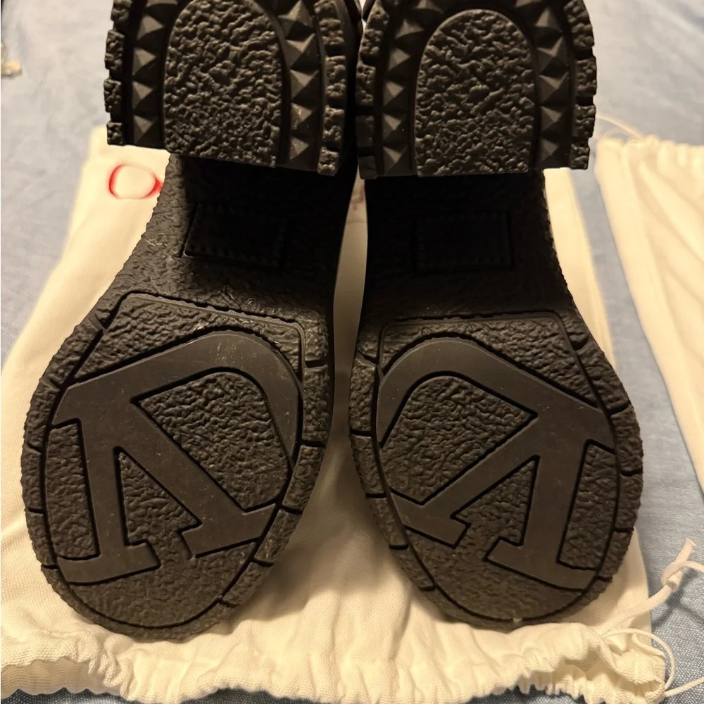 Valentino Garavani VLogo Black Leather Ankle Boots (EU42) - Picture 9 of 9